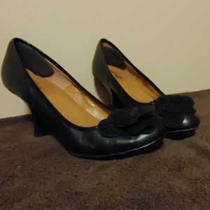 Black Pumps